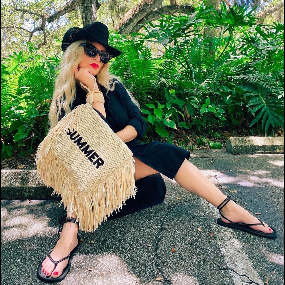 Summer Staw fringe bag!